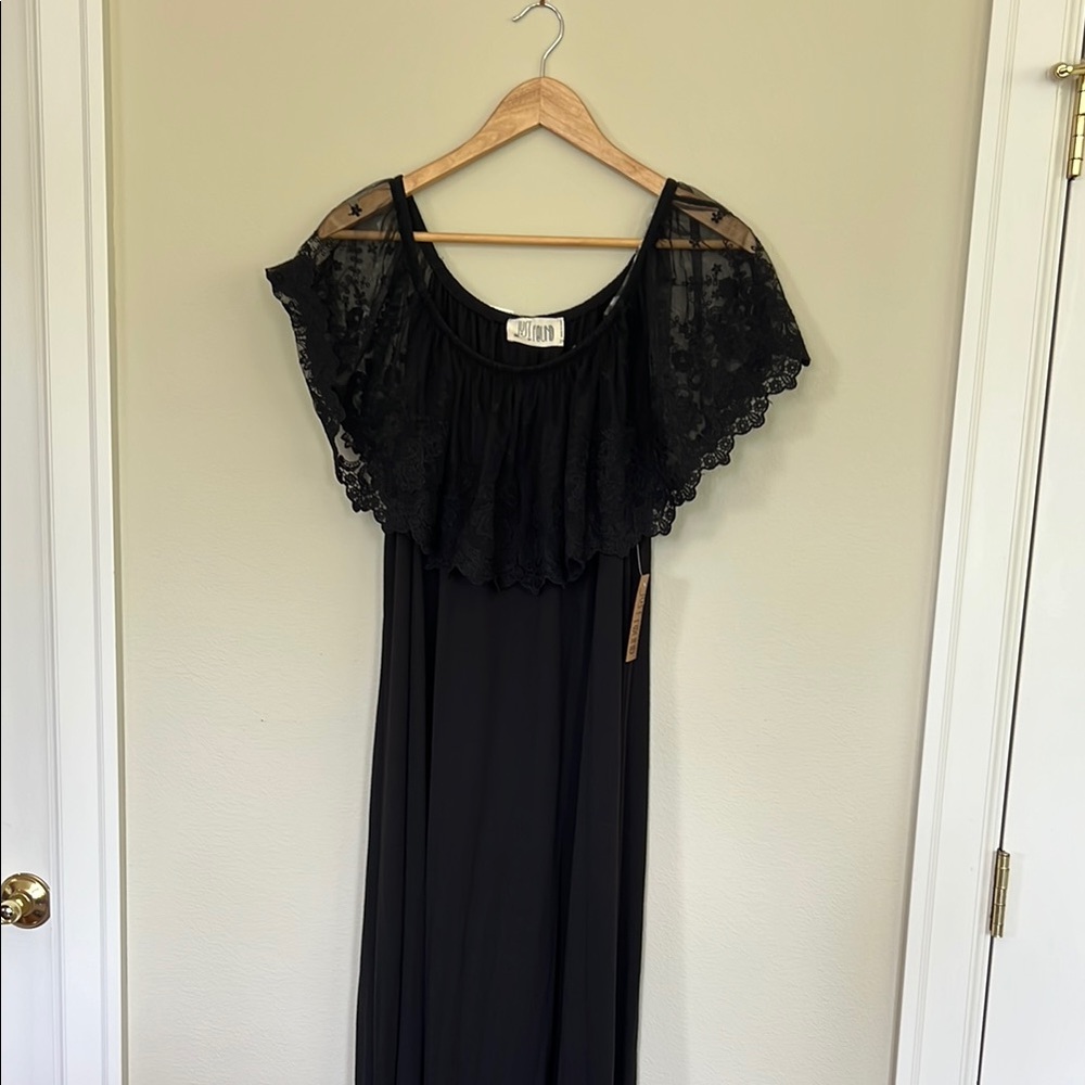 Chic Black Lace Maxi Dress